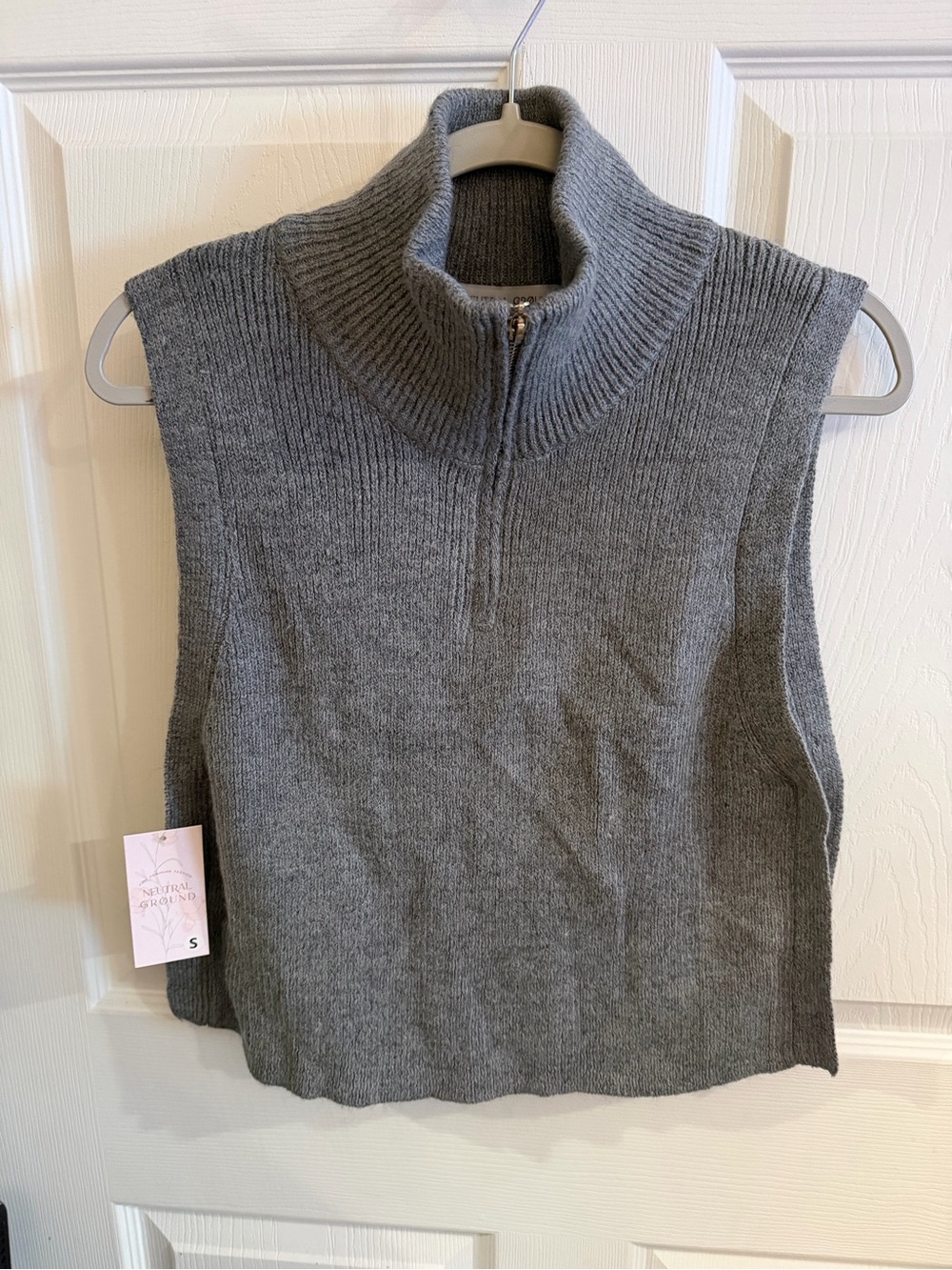 NWT Sleeveless Half-Zip Knit Sweater Vest - Gray